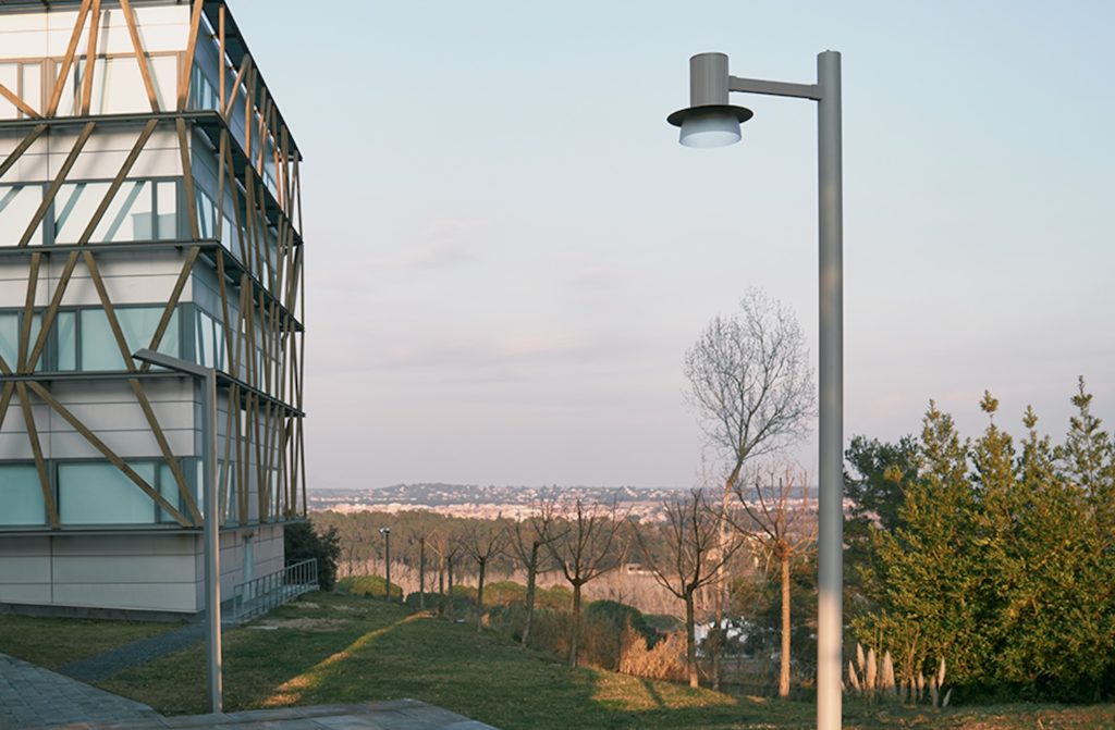 Gunna pole mount light
