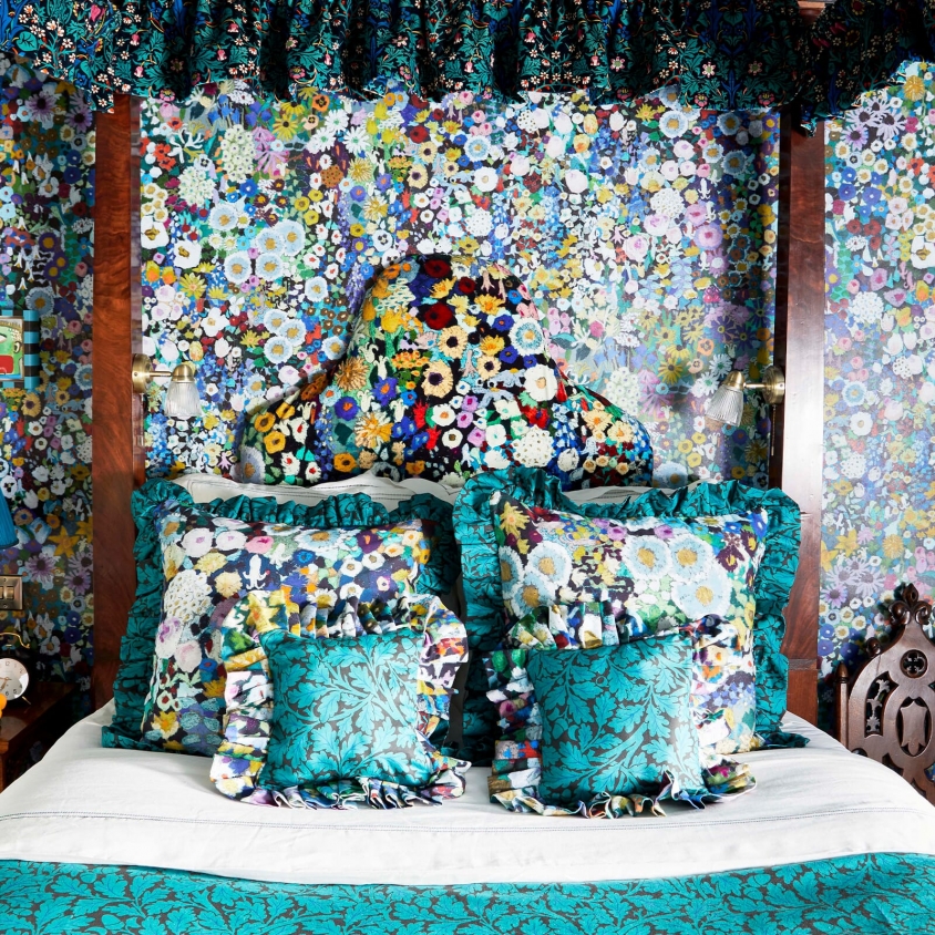 Woodstock wallpaper at historic Quercus lodge