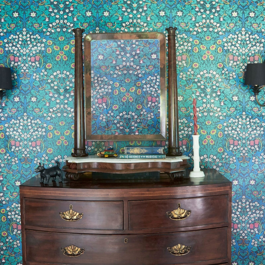 Blackthorn wallpaper at the Quercus lodge