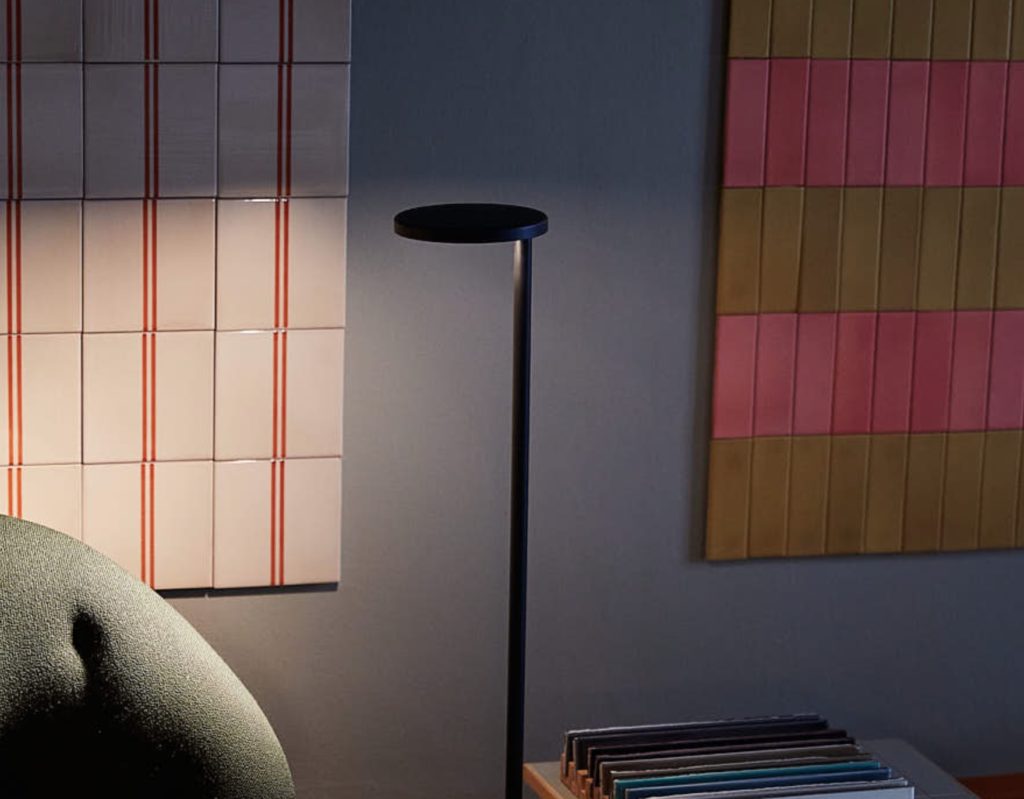 Oblique Floor illuminating grey wall with sample floor tiles