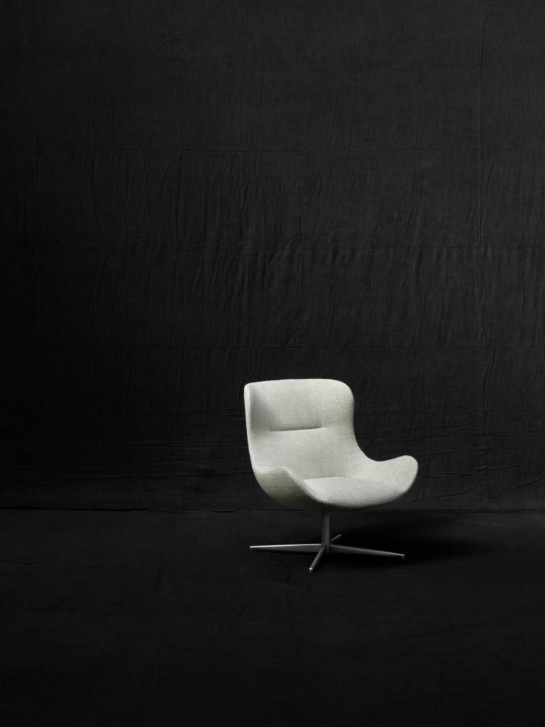 Wing It with Piero Lissoni’s Oolong Chair Wing It with Piero Lissoni’s Oolong Chair
