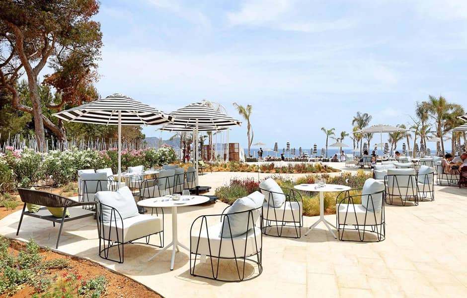 Outdoor scene with Lagarto Collection furniture