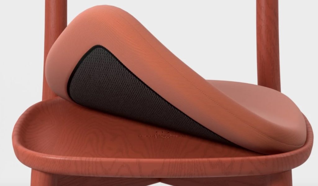 Fondina detail with red cushion partially lifted to show magnetic feature