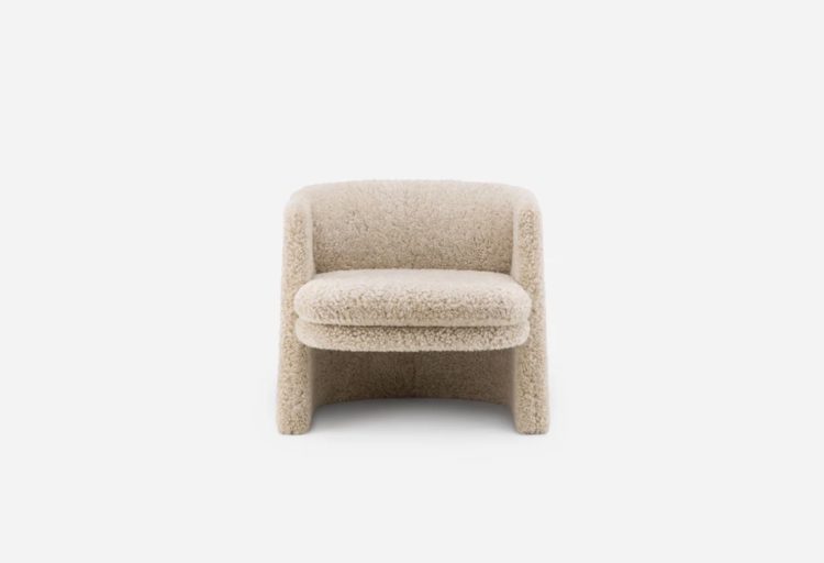 Cursa lounge chair front view