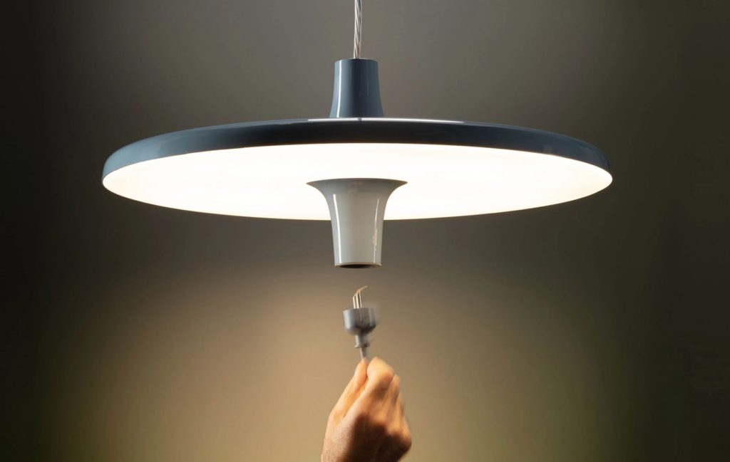 Avro gray with hand plugging in cord