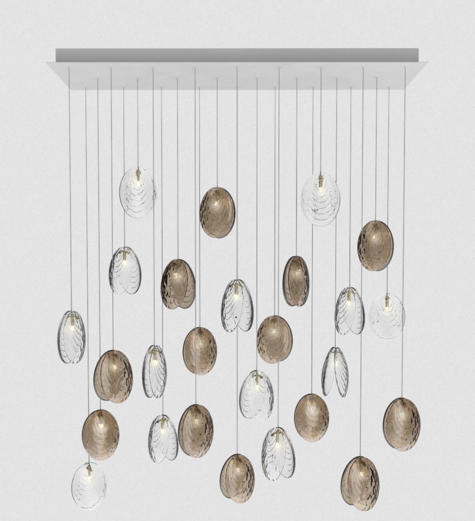 Mussel chandelier with smoke and transparent pieces