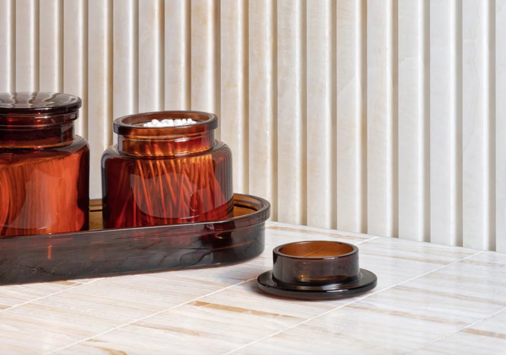 Detail of vanilla onyx on kitchen counter and backsplash