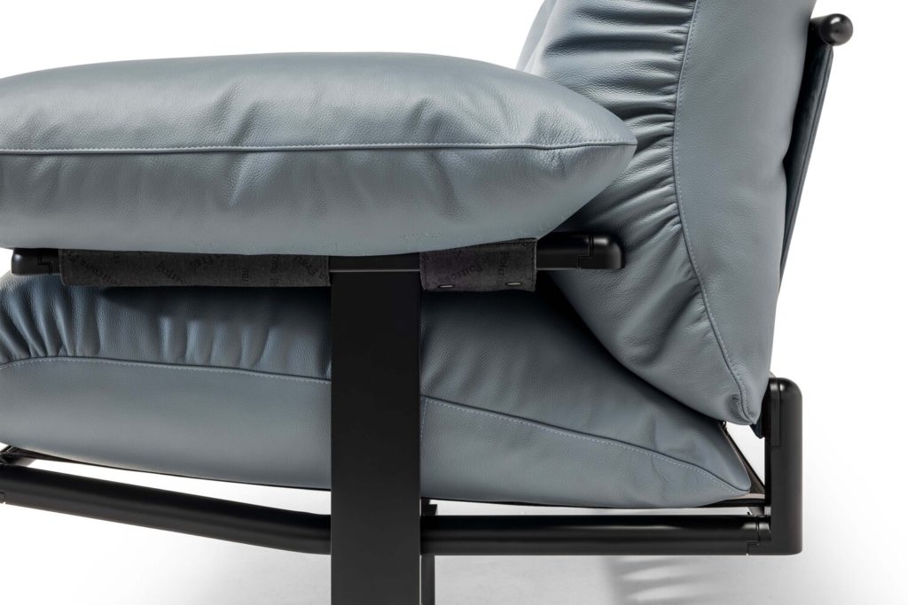 Detailed side view with greyish cushion and black frame