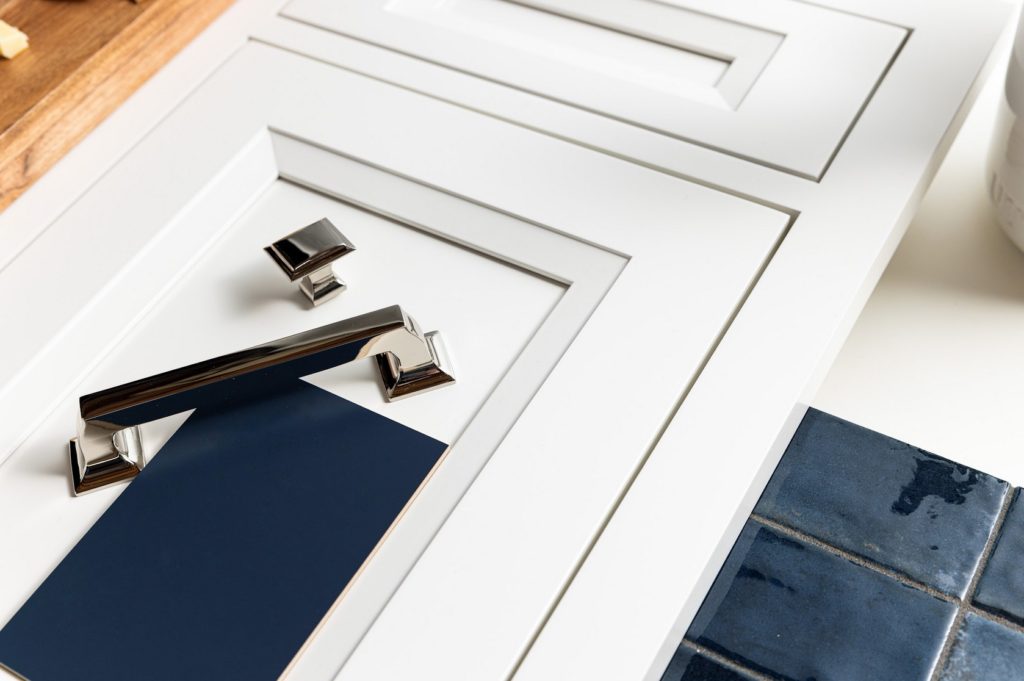 Weston Recessed in white with stainless steel hardware
