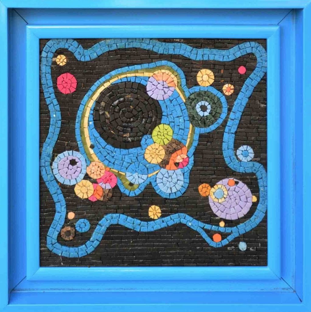 Mozaico Kandinsky art with circles and other abstract shapes