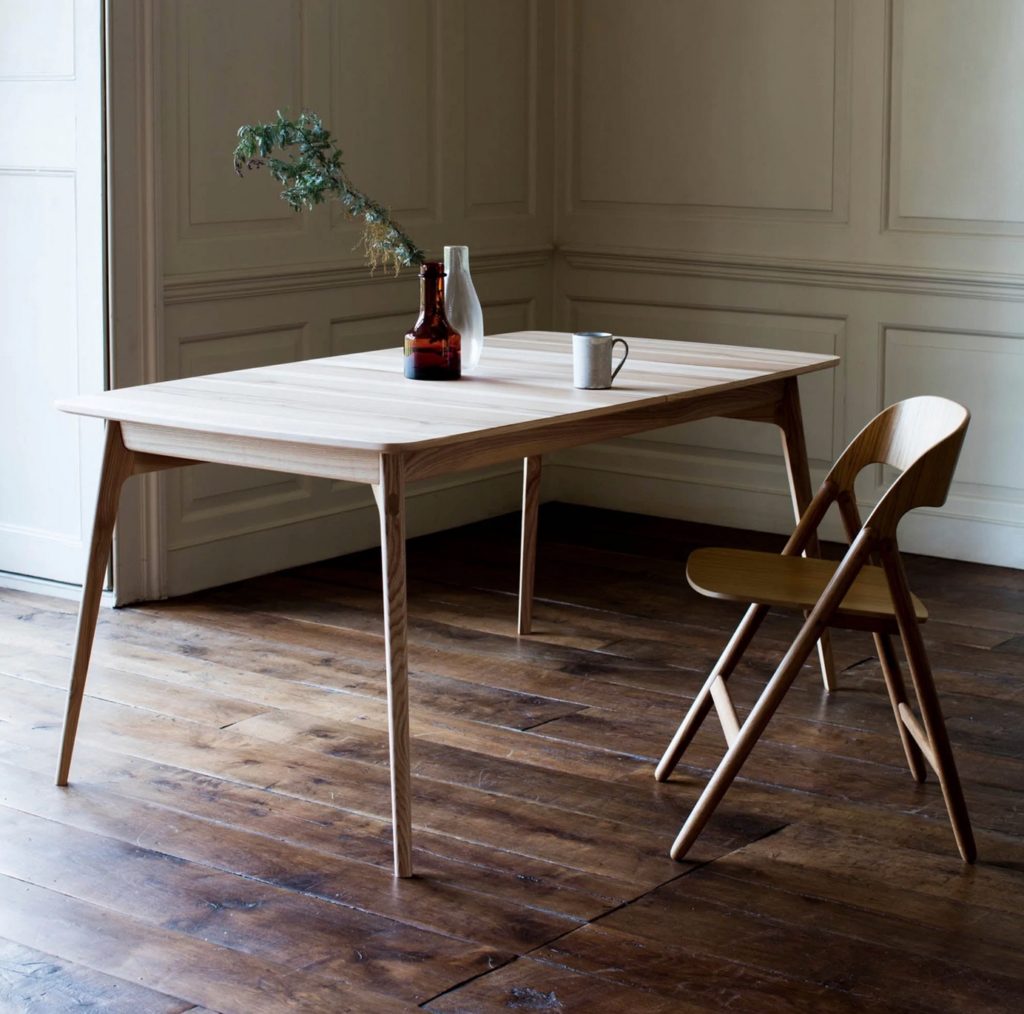 Narin chair natural with small table