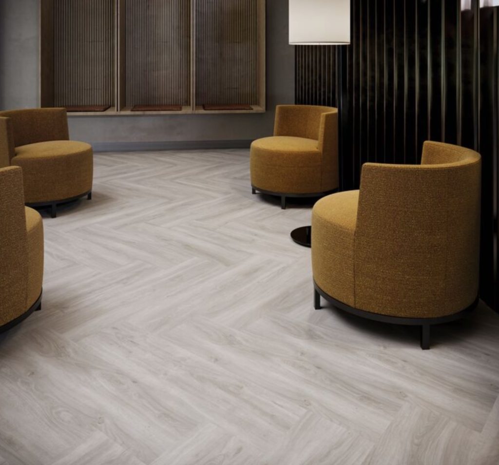 Even Plane chevron pattern with lounge chairs