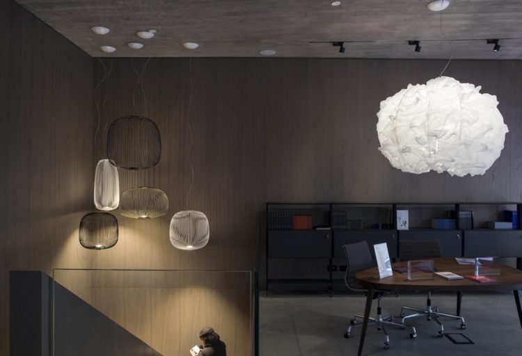 Nuée suspension lamp above table in spacious home