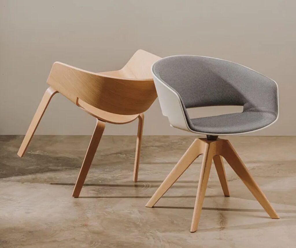 Ronda in wood with four-leg base, and in thermoplastic/gray upholstery with four-star swivel base