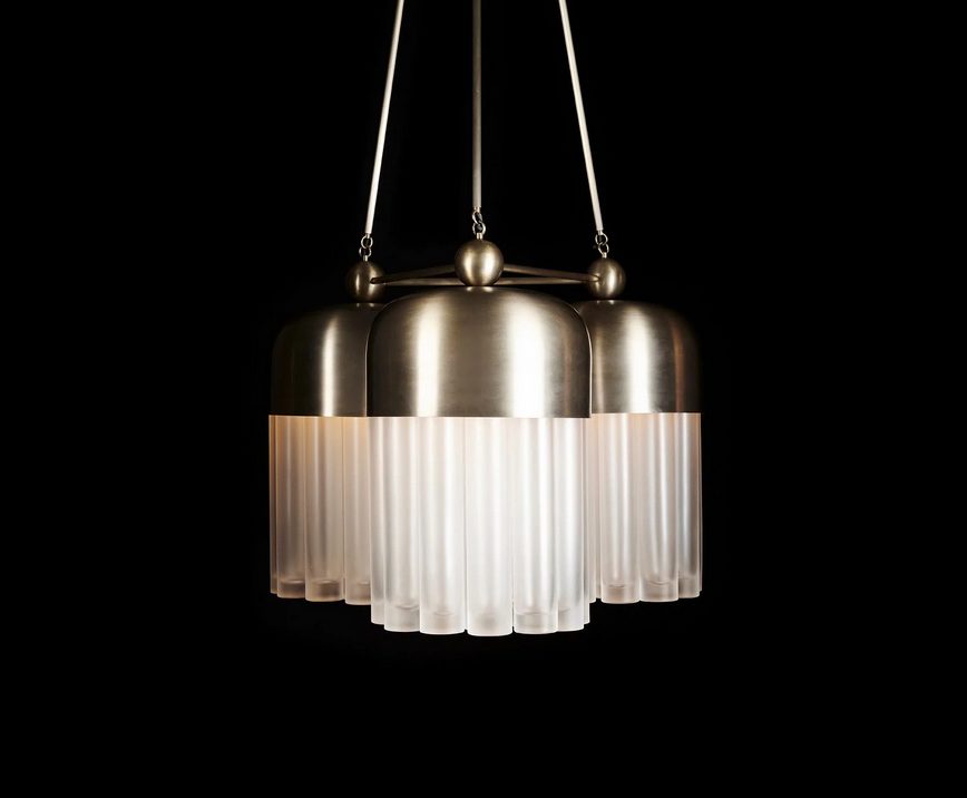Tassel in cluster of three with silver dome