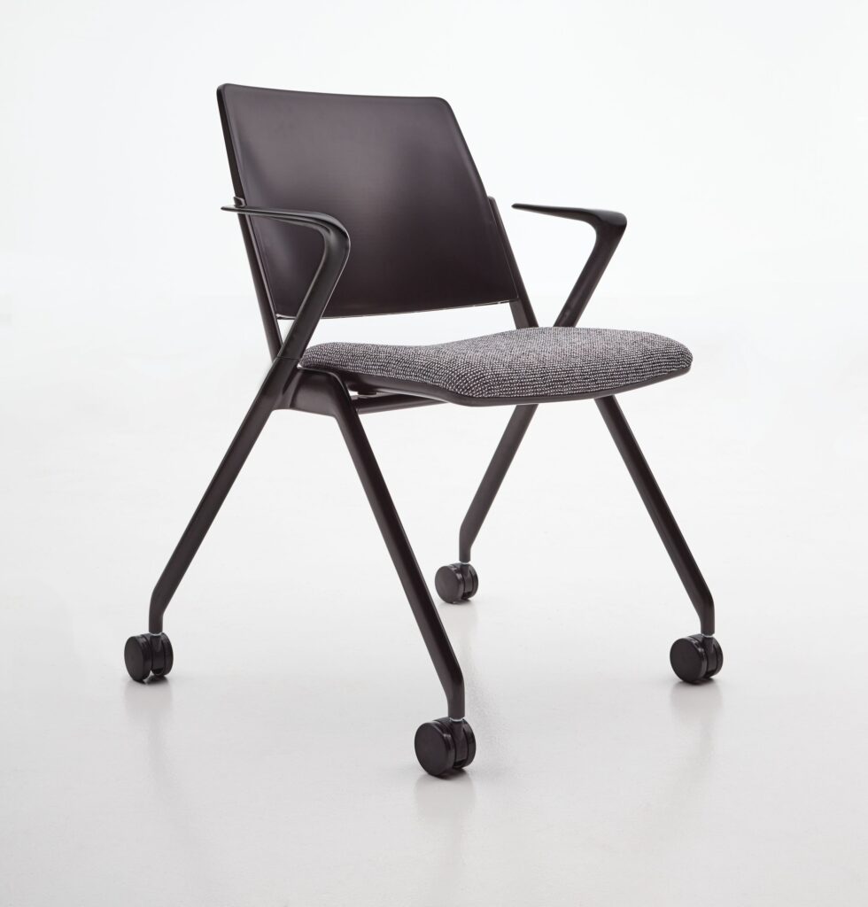 Kupp in black side/front view