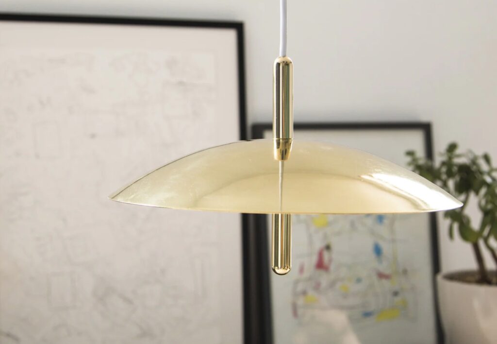 Signal pendant with gold shade