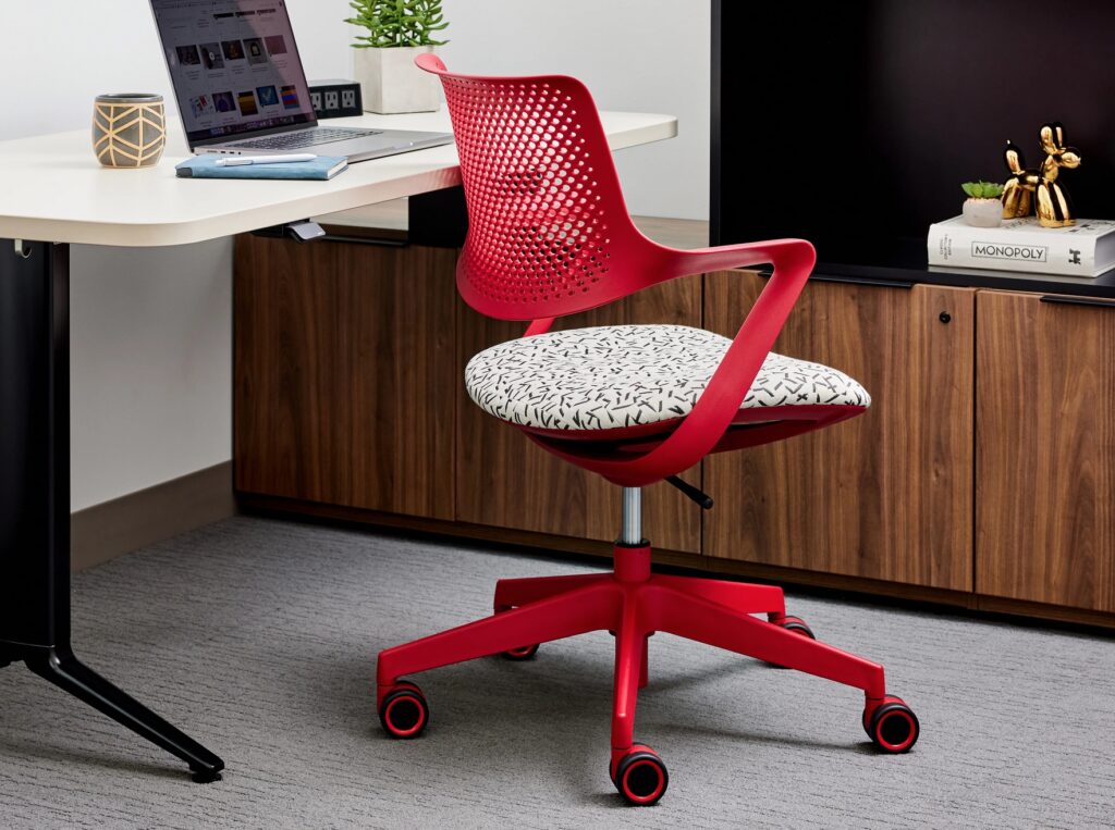 Picado chair in red at workstation