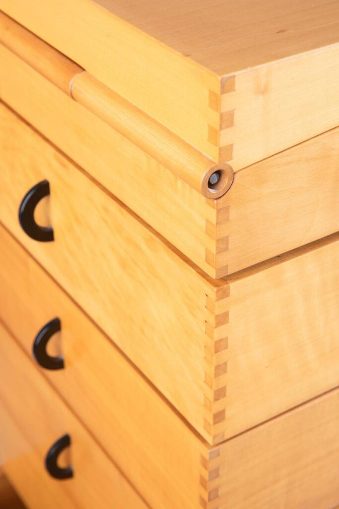 Detail of hinged top