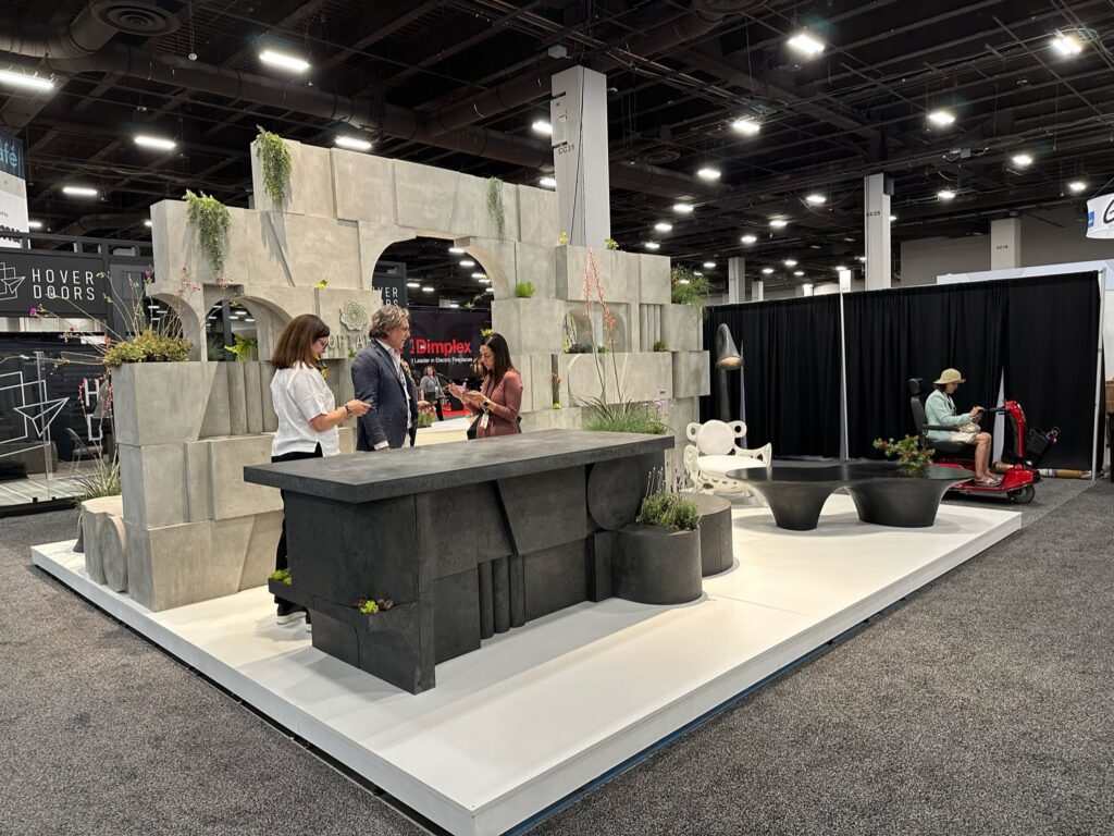 Spolia wall booth