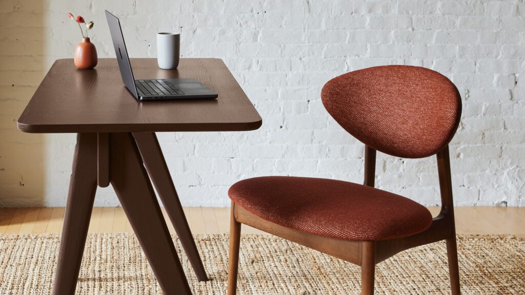 Tête-à-tête from Reunion collection on chair in a rusty-brown color