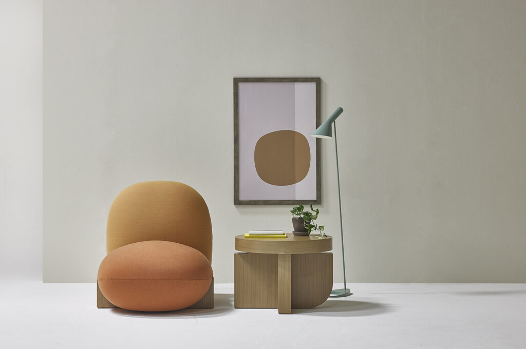 Nienkamper Beam chair front view