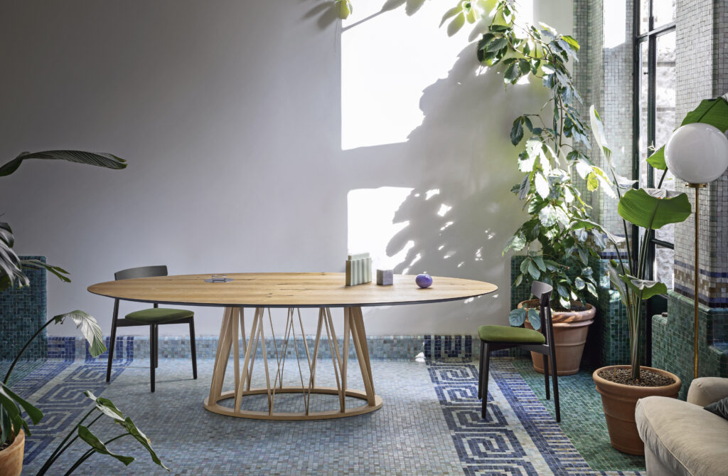 Miniforms’ Arresting ACCO Table Miniforms’ Arresting ACCO Table