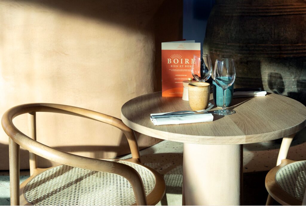 Aranha at café table in shadow