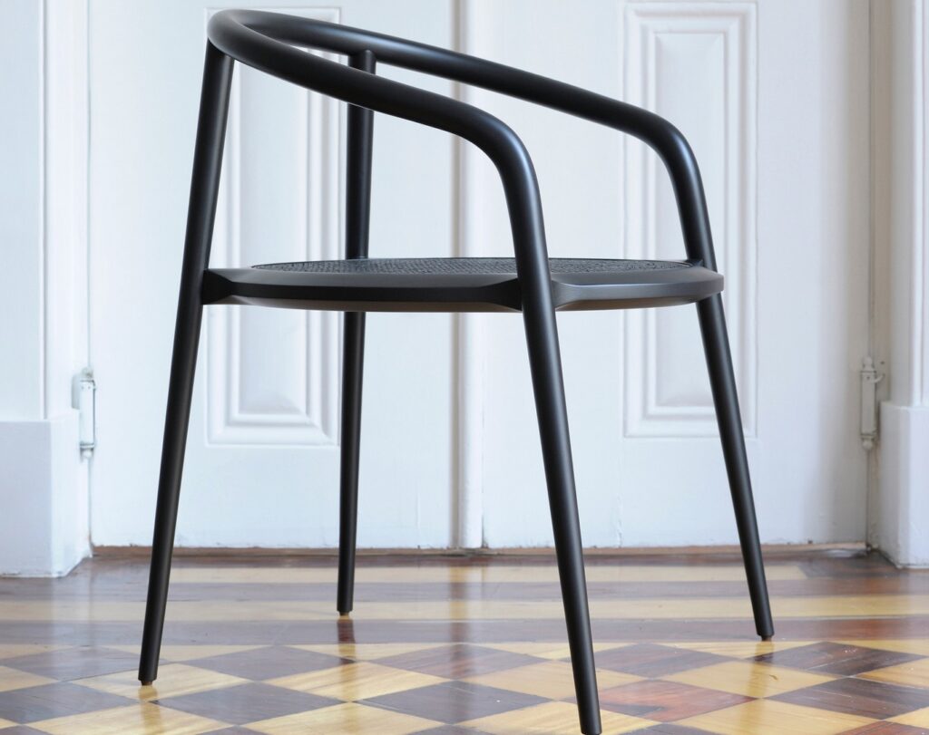 Aranha stained black