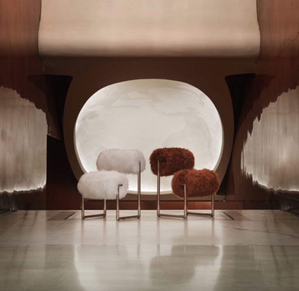 pair of Due Più chairs in white and rust