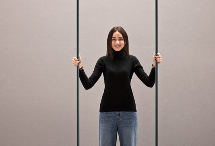 woman holding Fluido frame