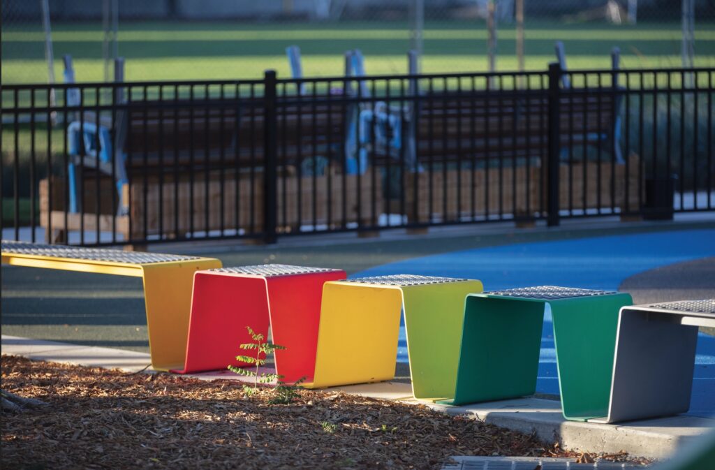Savvy Streetscapes with the Sinus Bench