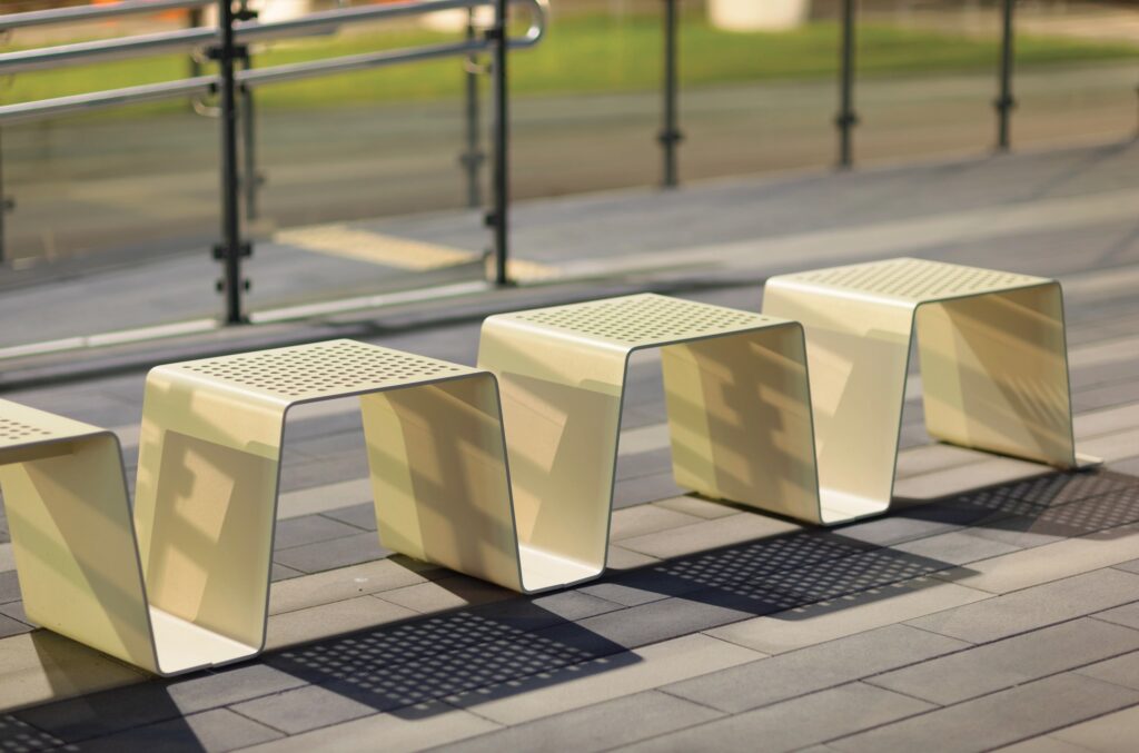 Sinus in light yellow on public walkway