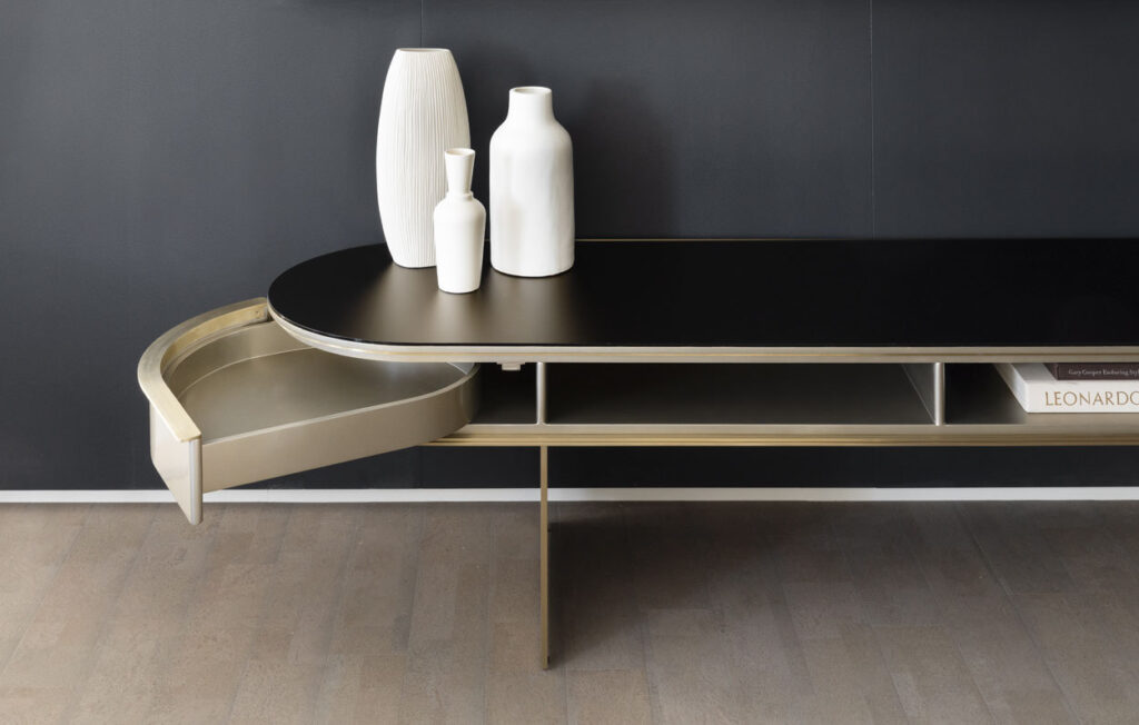 Autodromo credenza with single drawer open