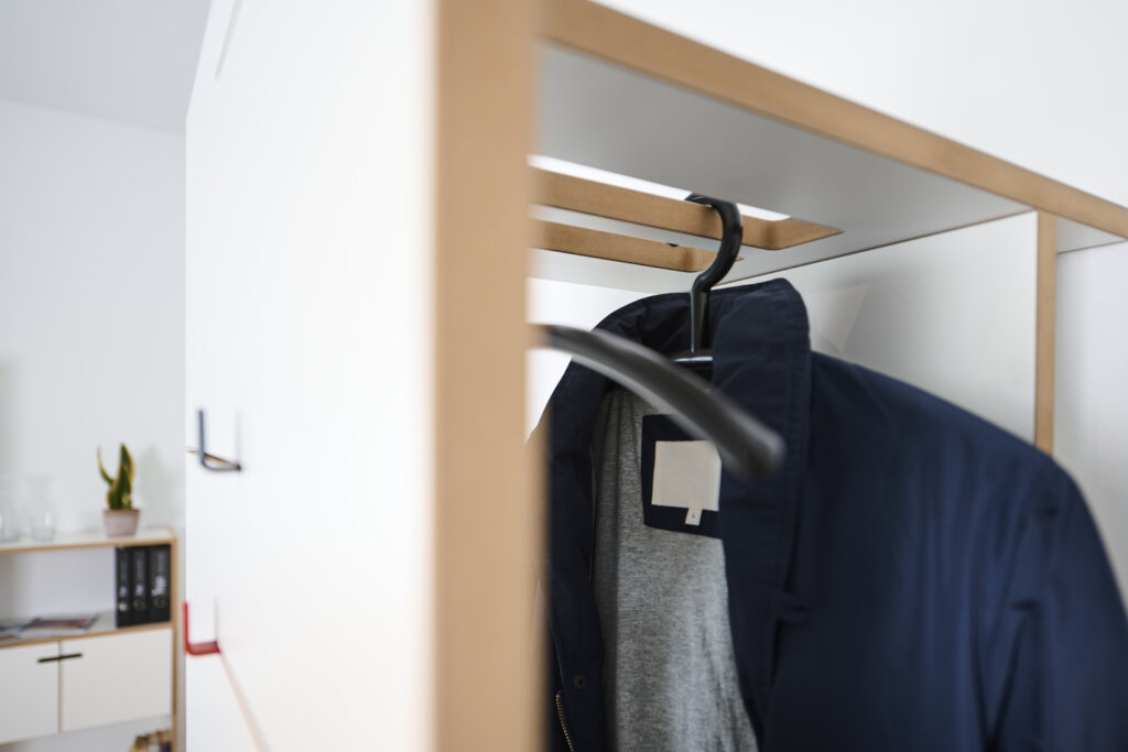 Tojo-Angeber view of milled spaces for hangers
