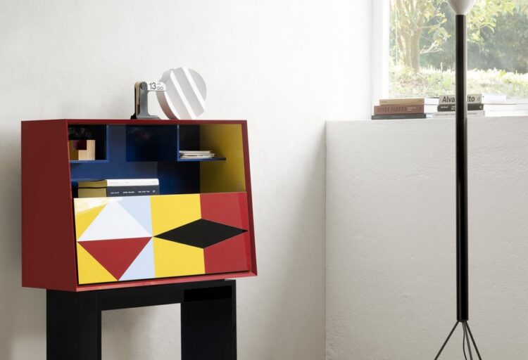 Linea desk in red in closed position