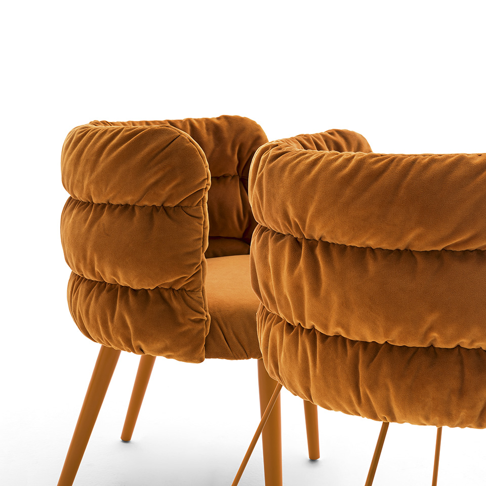 Maja seating from back and sides