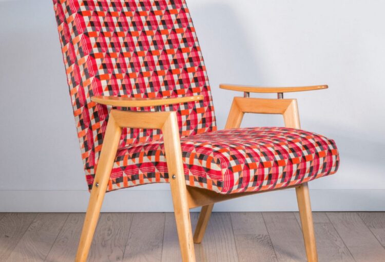 Armchair 6950 front view at angle