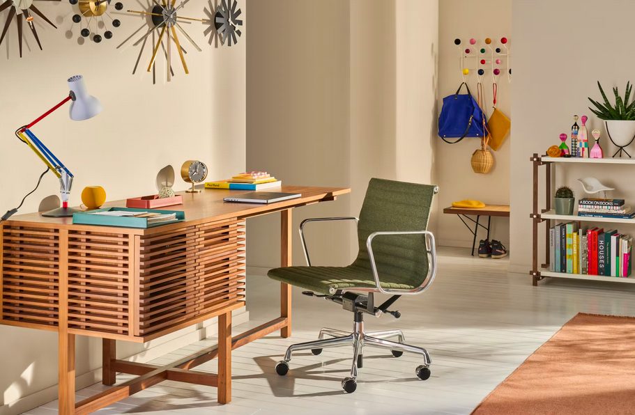 A Sense of Order: Line Storage Desk by DWR A Sense of Order: Line Storage Desk by DWR