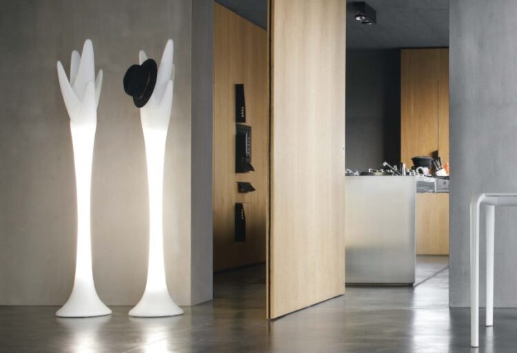 Spiga coat hanger lamp