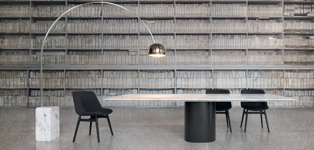 Taol Table black base