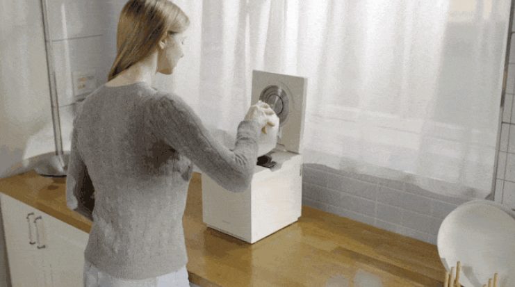woman using RENEVV