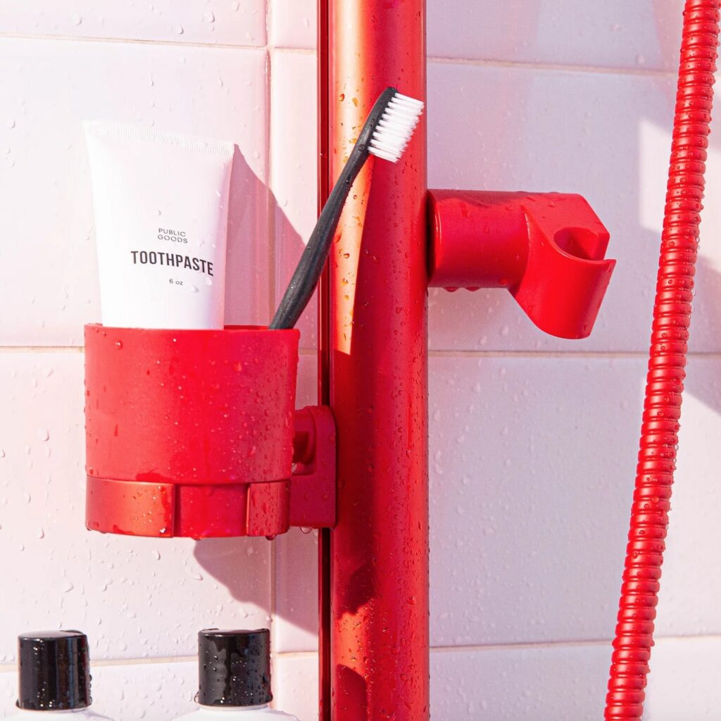 sproos! in red: detail of cup