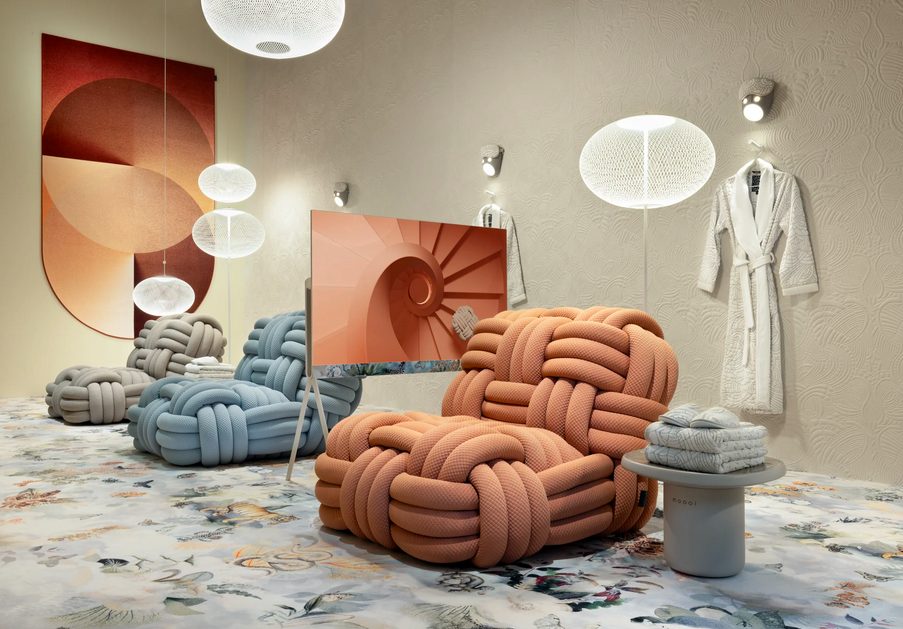 The feminine and dreamy qualities of Knitty captured in situ