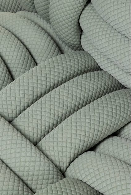 The soft mosaic finish of Knitty
