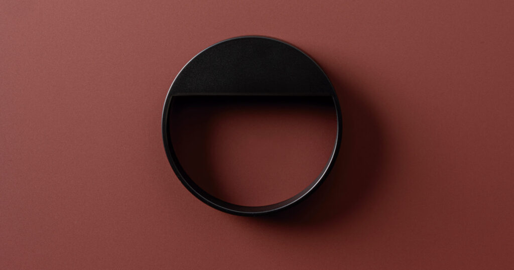 Bau in black
