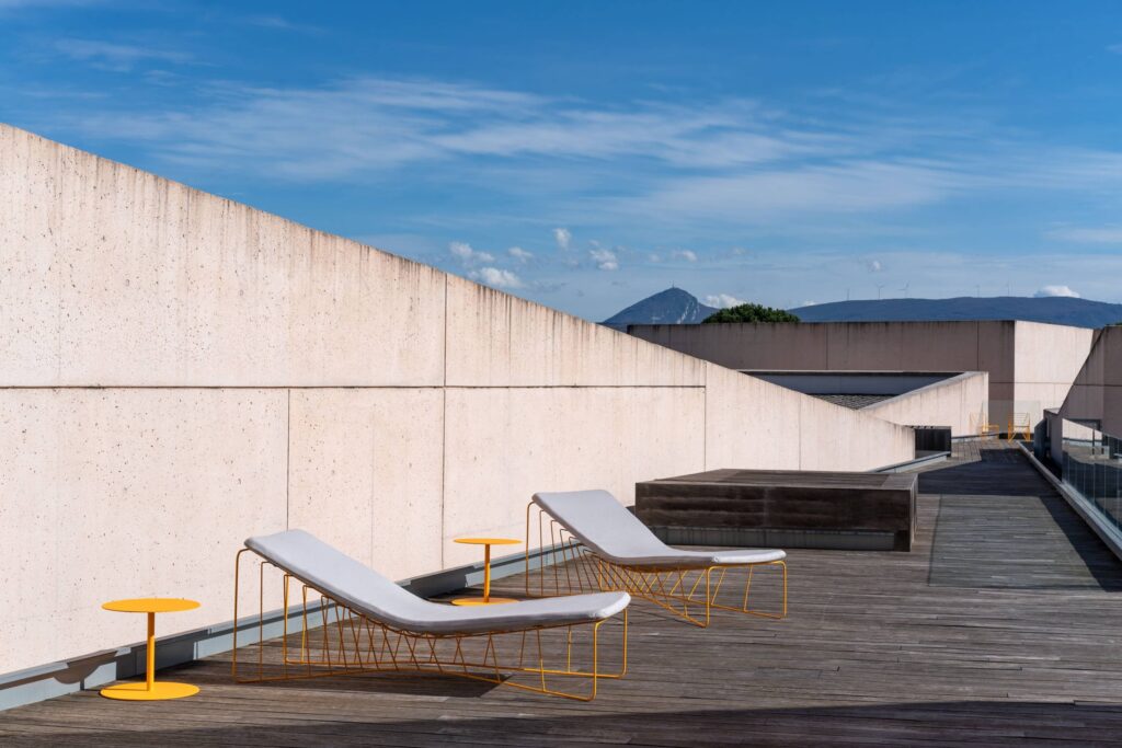 TOPOS Lounges