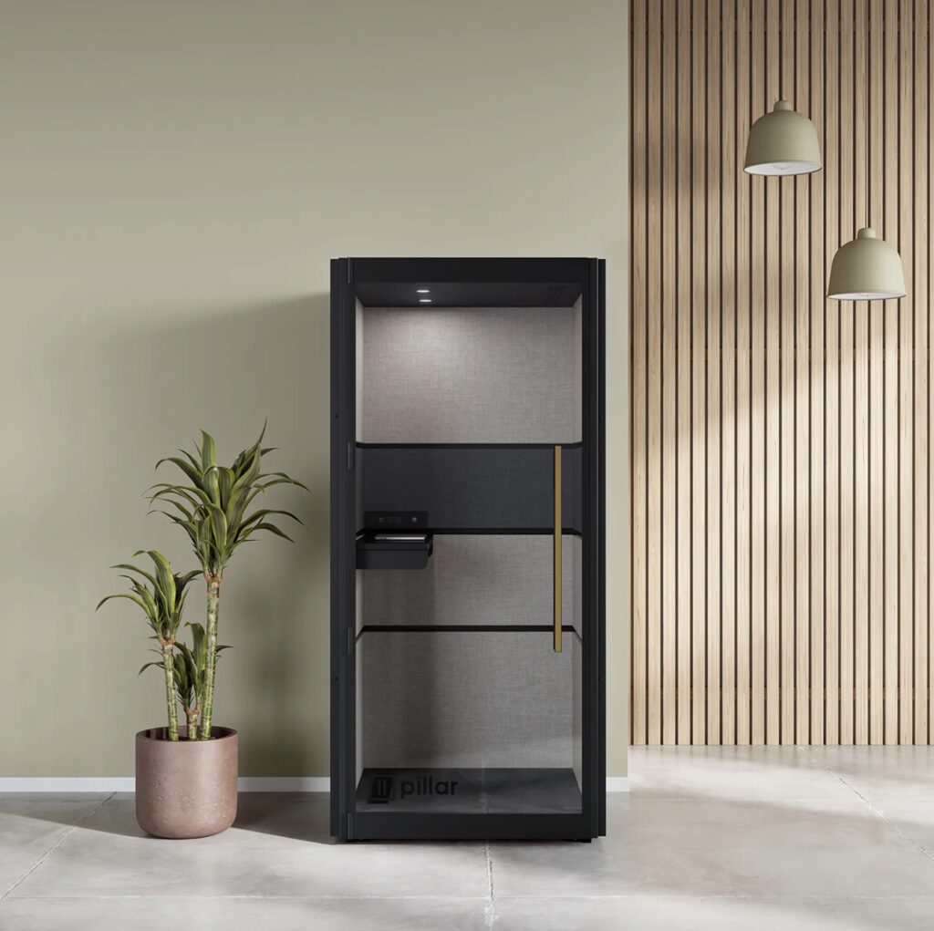 Pillar Booth in black