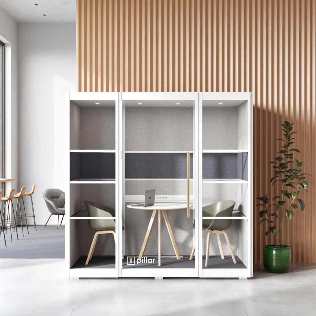 Pillar booth double