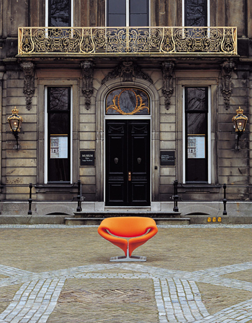 Ribbon Chair out on the street